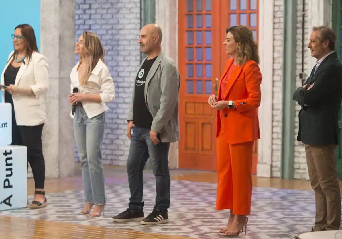 Presentadores de À Punt durante la presentación de la programación de la temporada.