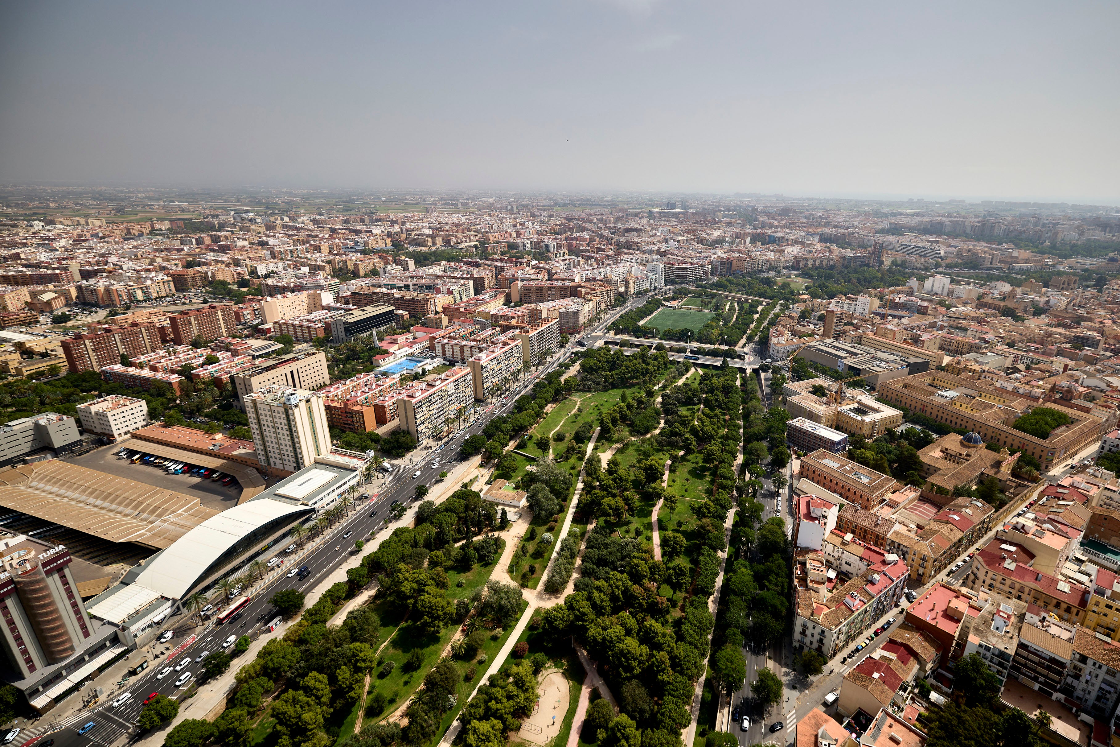 Vista aérea del jardín del Turia, a la altura de la estación de autobuses.