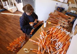 Preparación de la macletà que se disparará el domingo en Madrid.