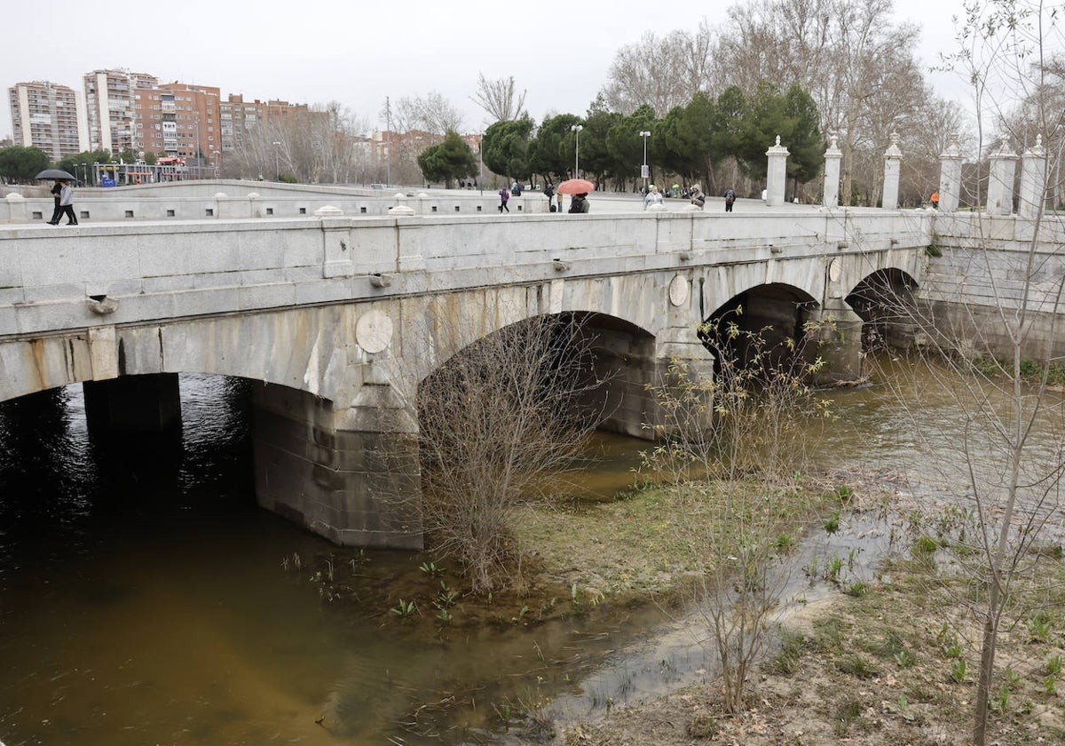 Inmediaciones del Puente del Rey de Madrid, donde se va a celebrar la mascletà.