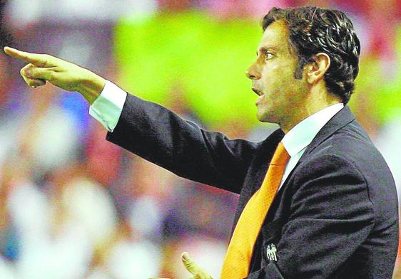 Quique, en el Sánchez Pizjuán, en su último partido como entrenador del Valencia.