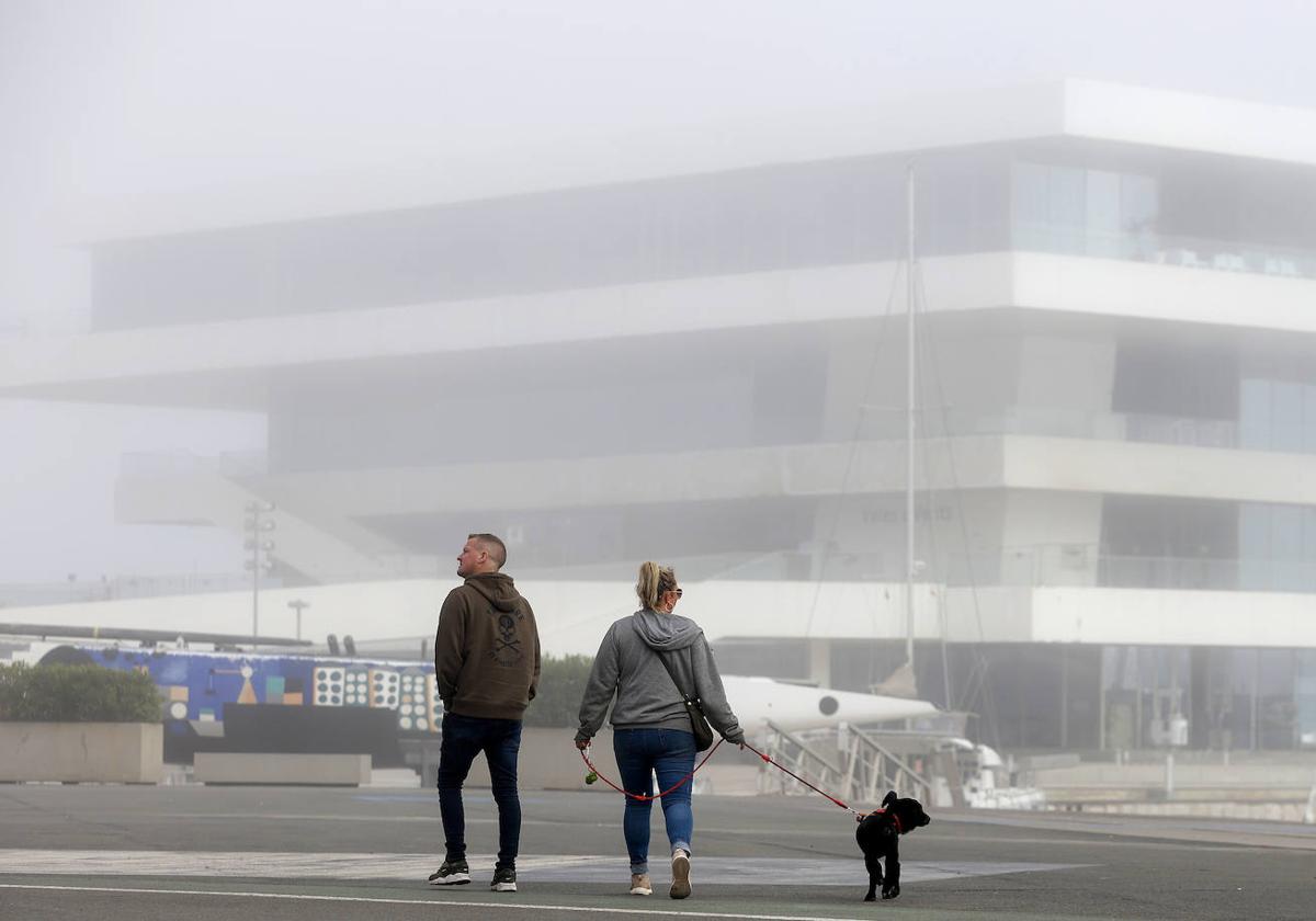 Niebla en Valencia este viernes.