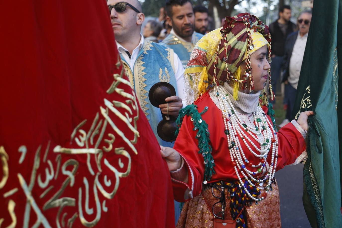 El desfile de carnaval revoluciona las calles de Ruzafa