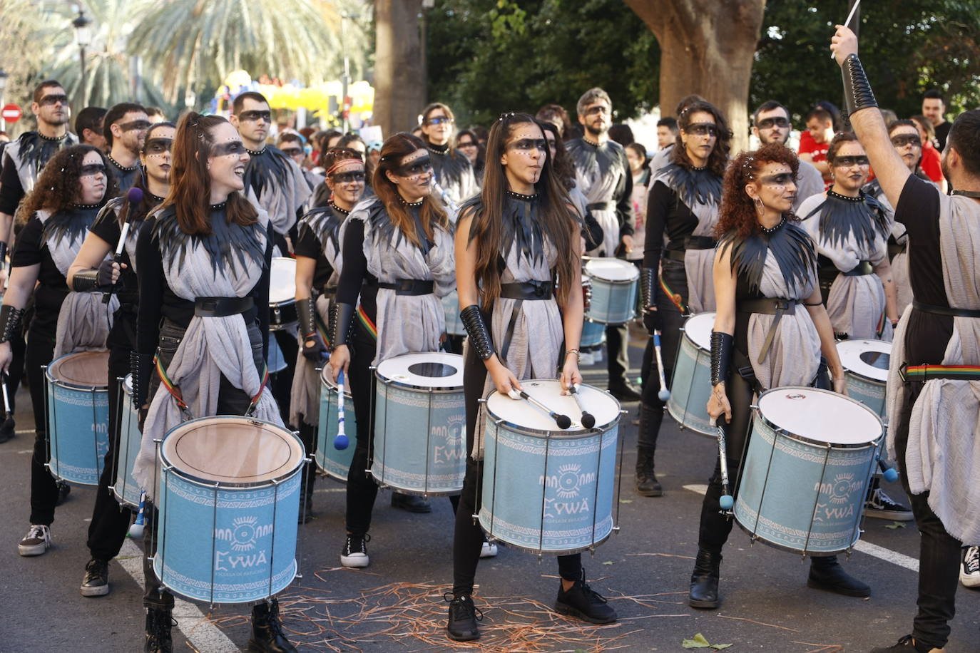 El desfile de carnaval revoluciona las calles de Ruzafa