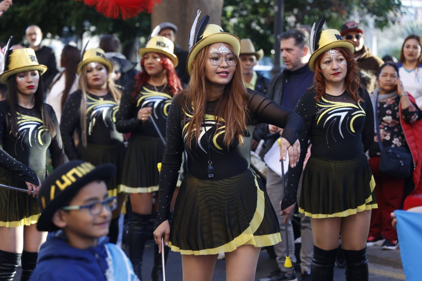 El desfile de carnaval revoluciona las calles de Ruzafa