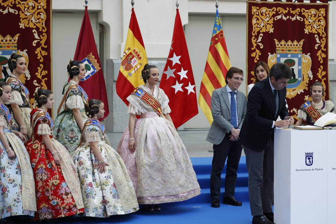 Recepción Oficial a las Falleras Mayores de Valencia en el Ayuntamiento de Madrid