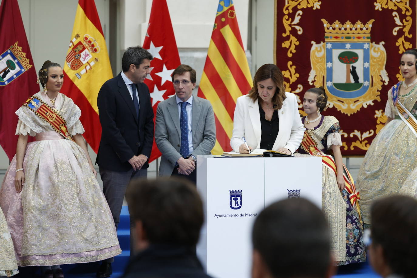 Recepción Oficial a las Falleras Mayores de Valencia en el Ayuntamiento de Madrid