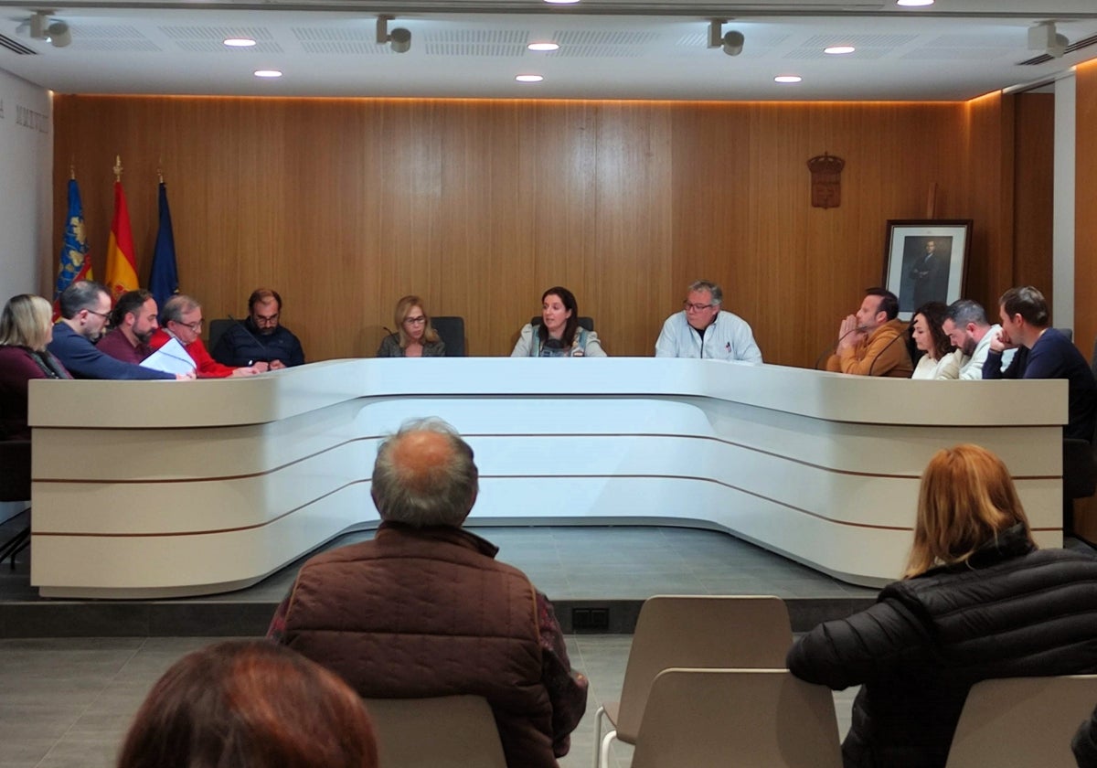 Pleno en el Ayuntamiento de Faura.