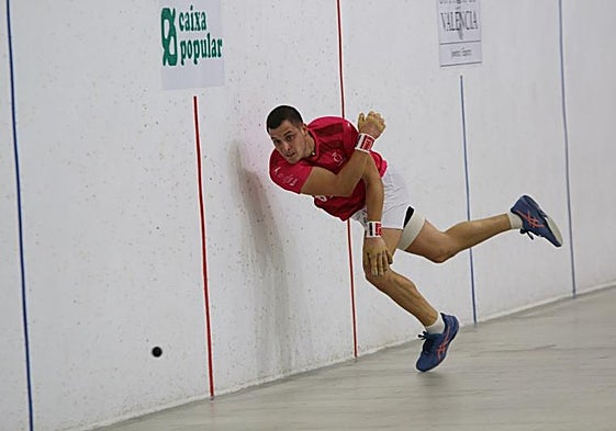 Ian, en una partida de la pasada temporada, antes de pedir la baja de paternidad.
