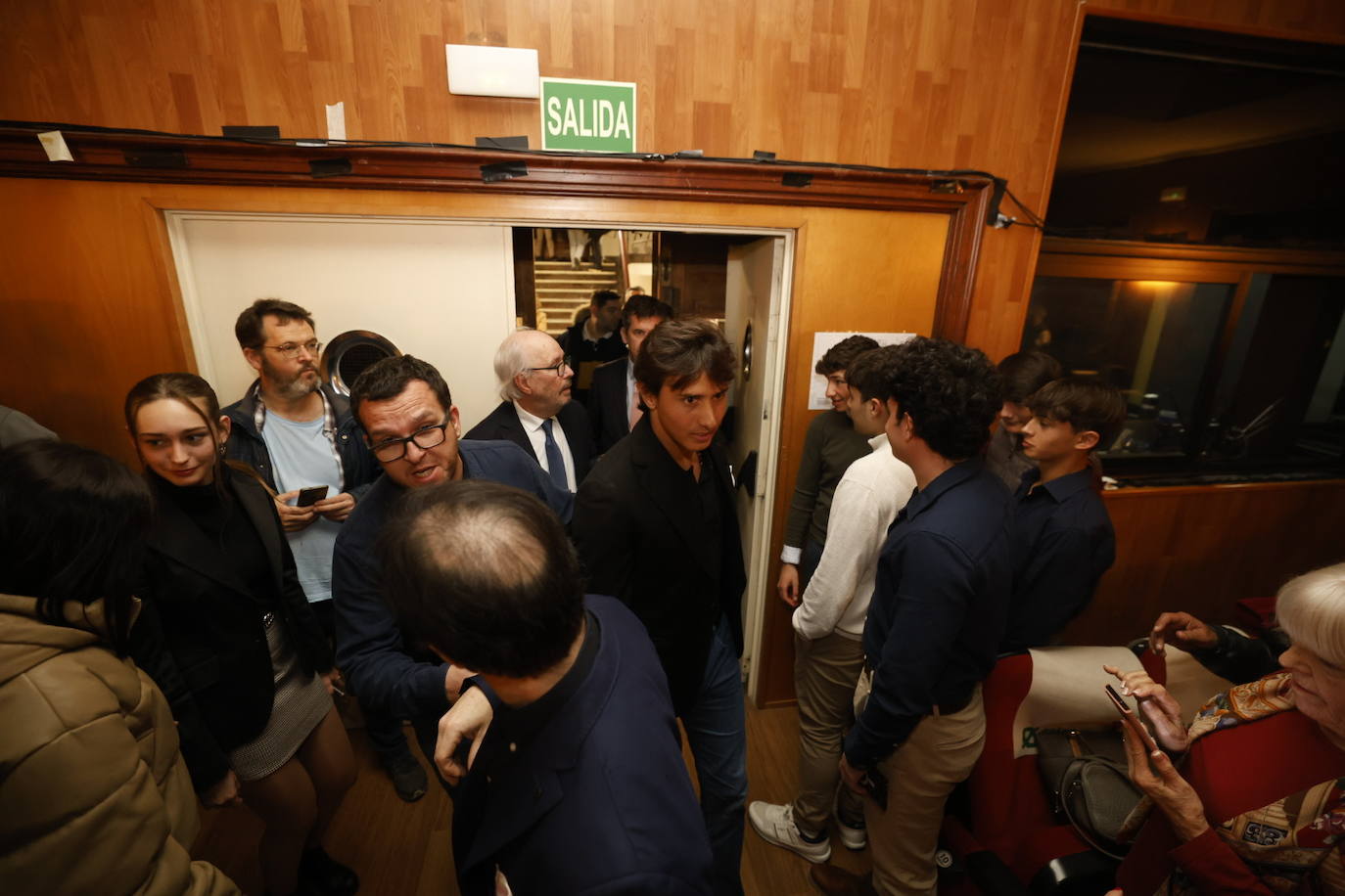 Roca Rey despliega su arte en el Ateneo Mercantil de Valencia