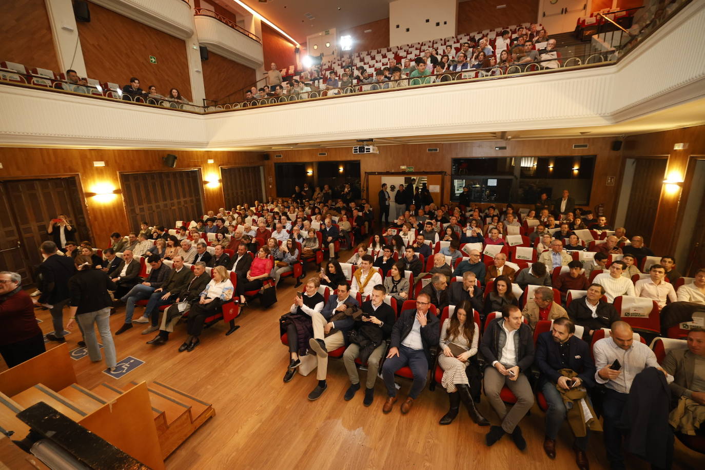 Roca Rey despliega su arte en el Ateneo Mercantil de Valencia