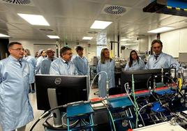 José Antonio Rovira, en los laboratorios del Consorcio Espacial Valenciano.