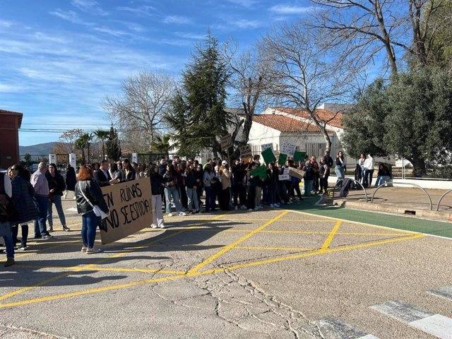 Alumnos convocan una huelga en el instituto IES Ramon Cid de Benicarló.