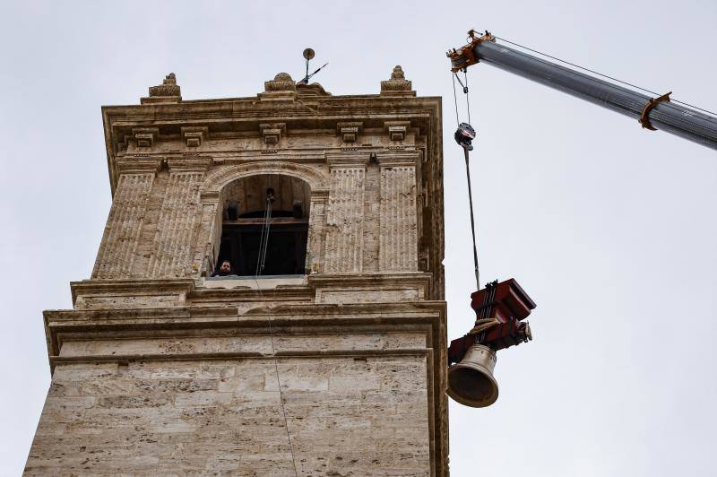 «El Borrego», la campana más grande de Valencia, regresa a su campanario en los Santos Juanes