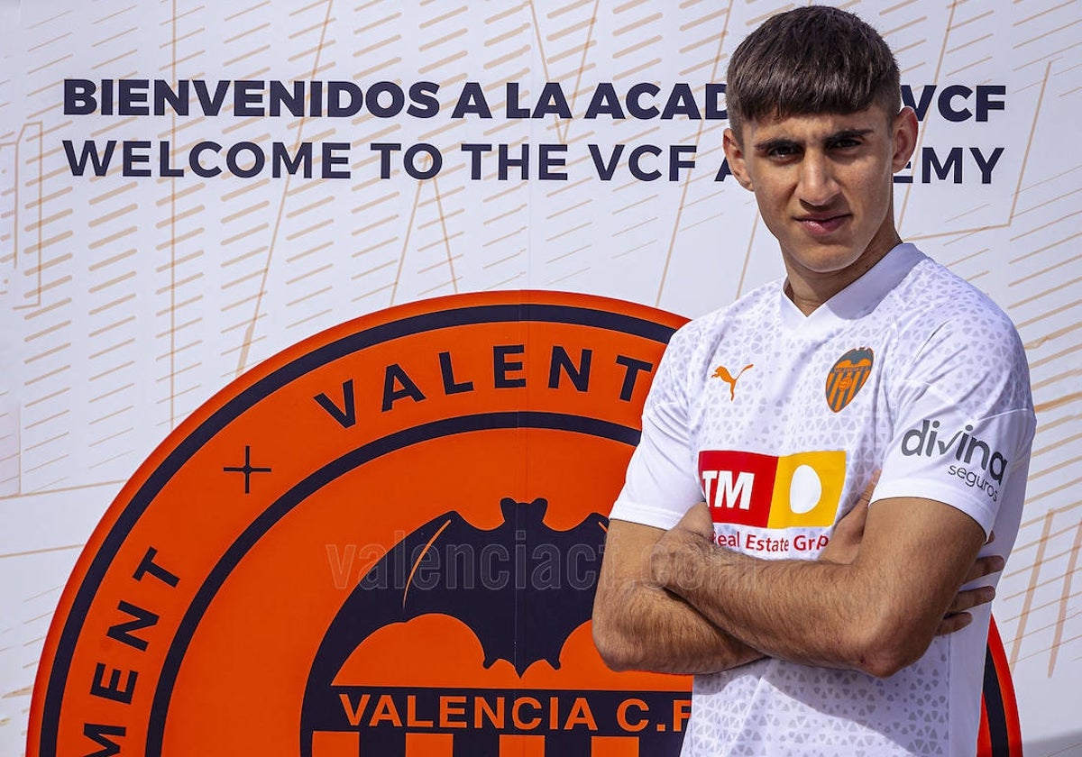 Andranik Hakobyan en su presentación con el Valencia CF