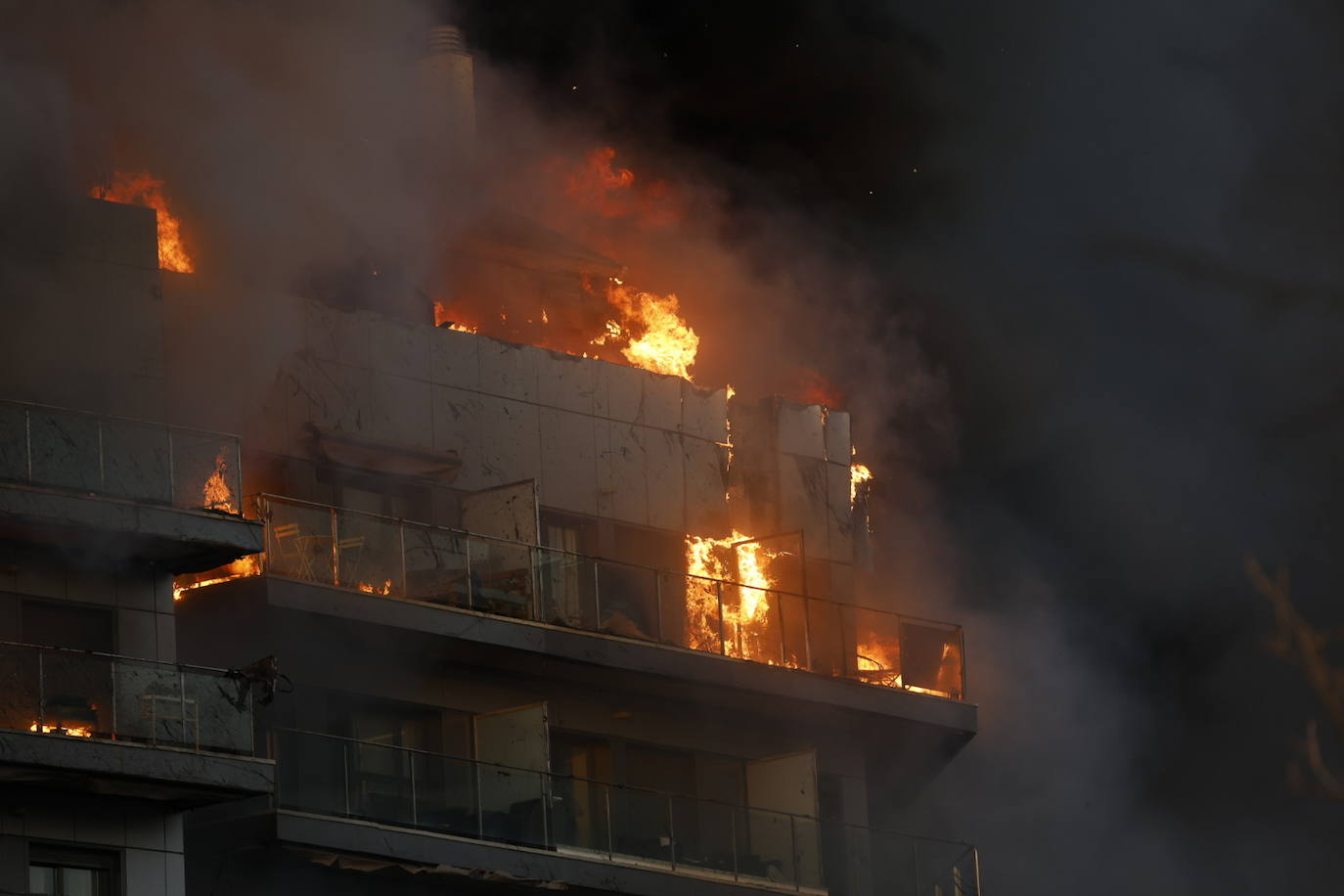 Las terribles imágenes del incendio en Campanar