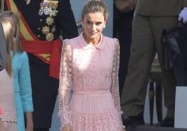 La reina Letizia luce un vestido de Felipe Varela durante la Fiesta Nacional de 2019.