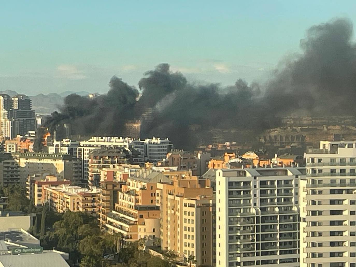 Las terribles imágenes del incendio en Campanar