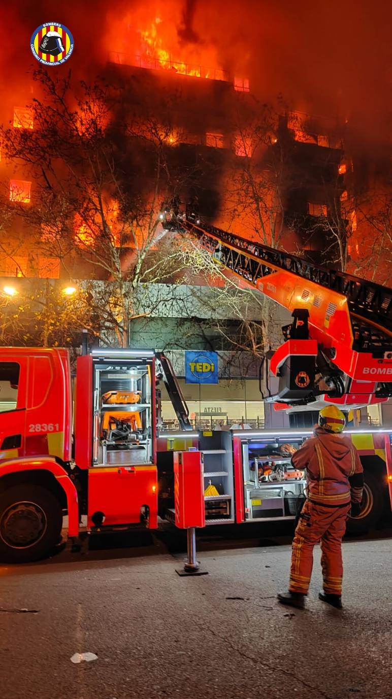 Las terribles imágenes del incendio en Campanar