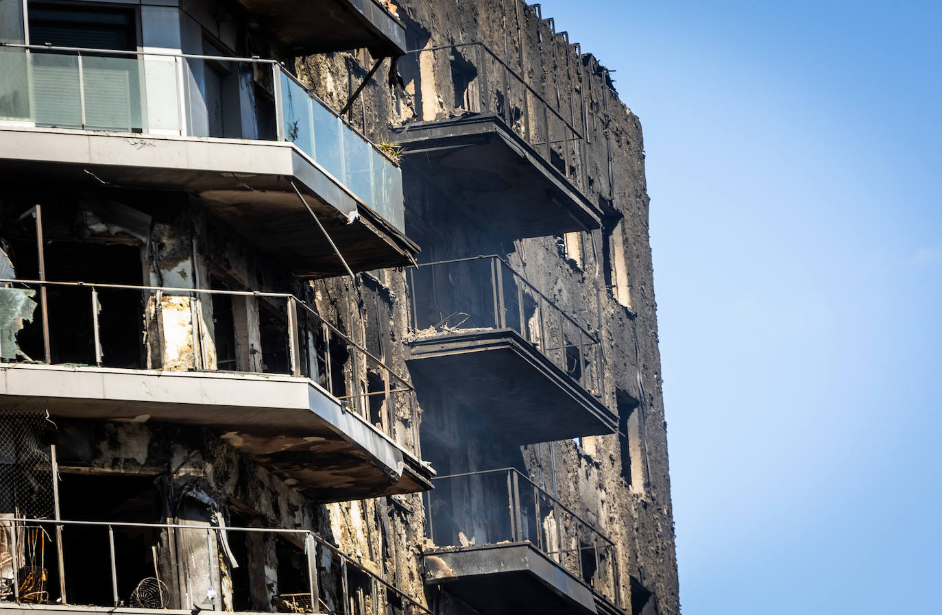 Fotos del día después del incendio en Campanar