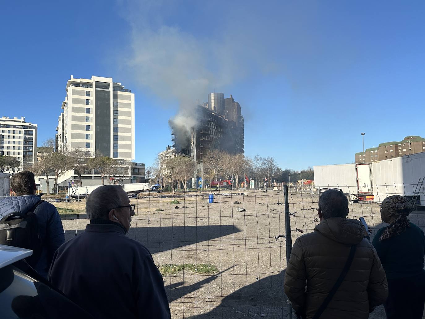 La parte trasera del incendio en Campanar.