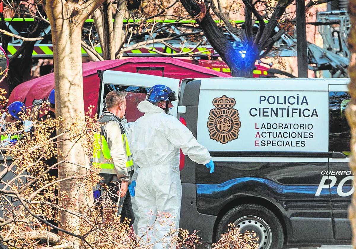 Agentes de la Policía Científica.