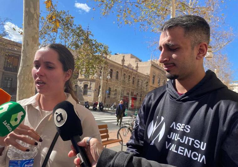 Sara y Amar, la pareja que quedó atrapa en una de las terrazas del edifico de Campanar.