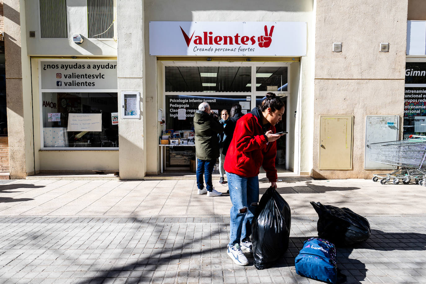 Campanar: El barrio herido en el que la vida sigue