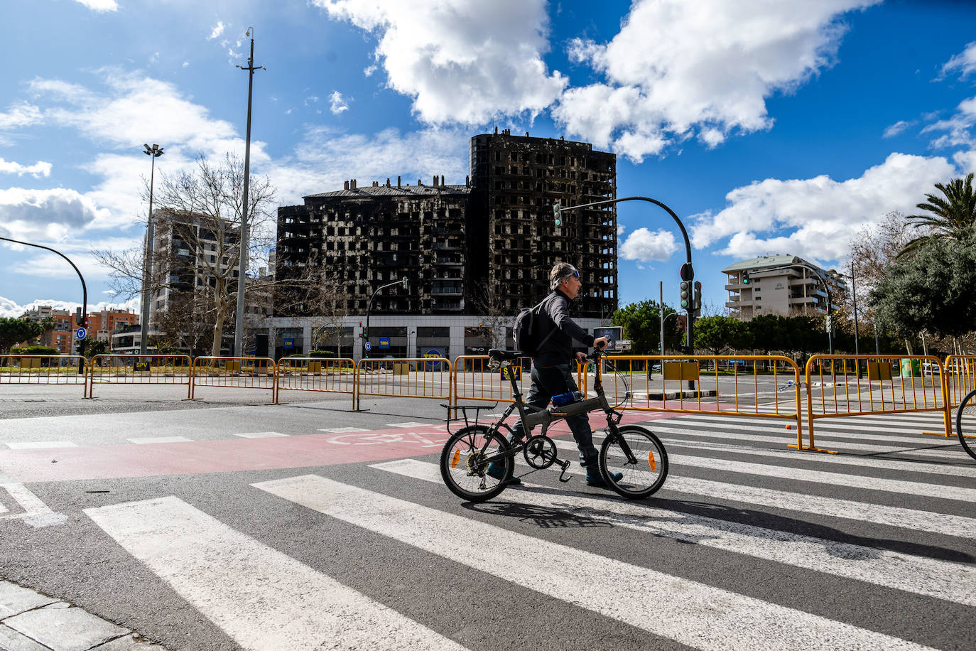 Campanar: El barrio herido en el que la vida sigue