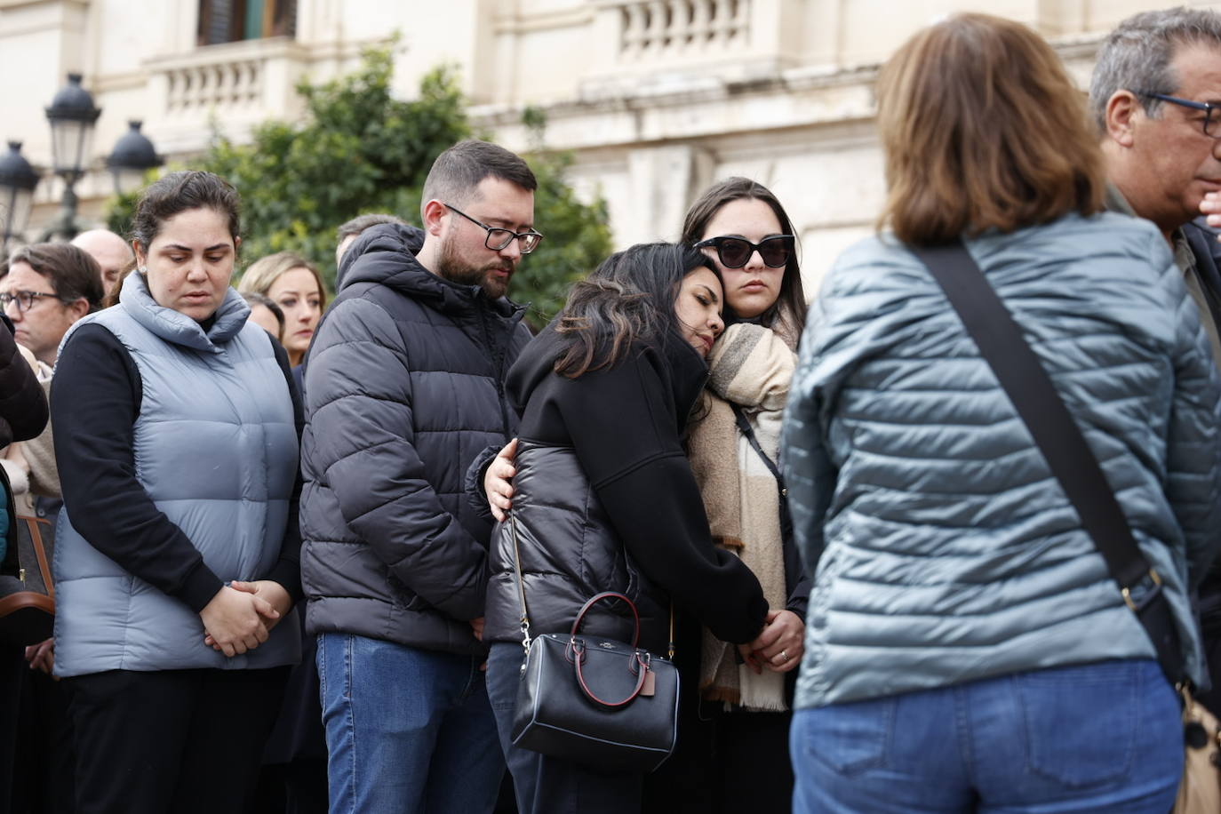 Fotos del minuto de silencio en Valencia en recuerdo de las víctimas del incendio