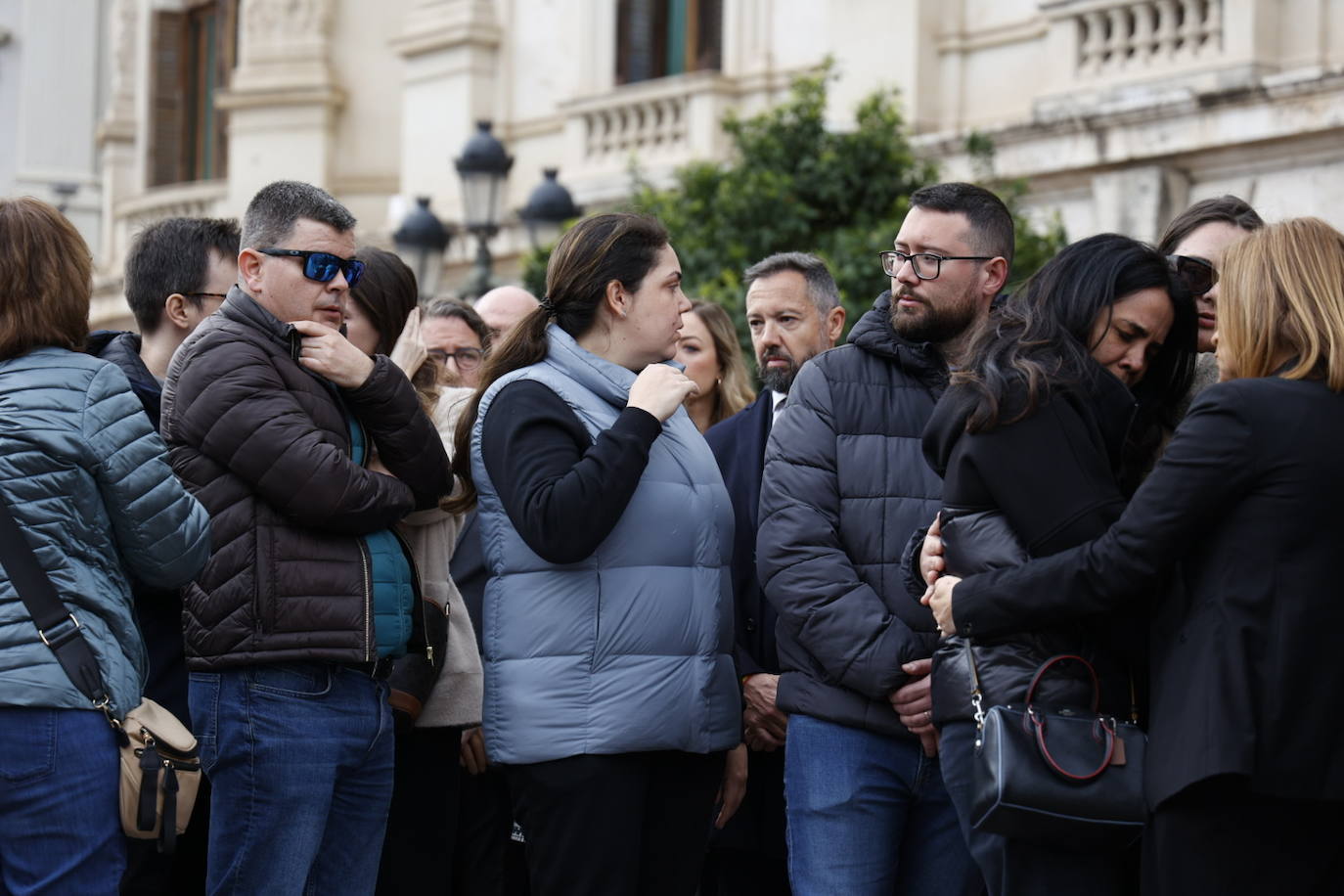 Fotos del minuto de silencio en Valencia en recuerdo de las víctimas del incendio