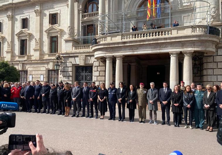 Celebración del pleno extraordinario por el incendio de Campanar, en el Salón de Cristal del Ayuntamiento de Valencia.