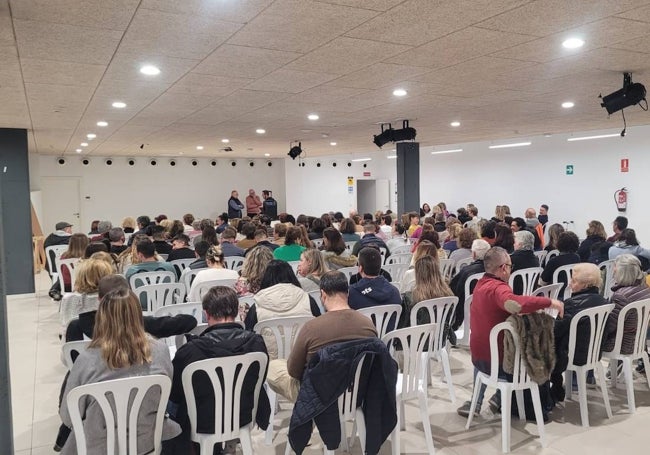 La reunión del jueves de la comisión con las reinas y presidentes de los 75 años.