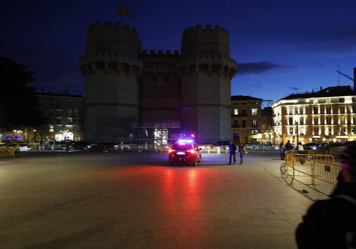 Fotos de las Torres de Serranos vacías en el día que tendría que haberse celebrado la Crida