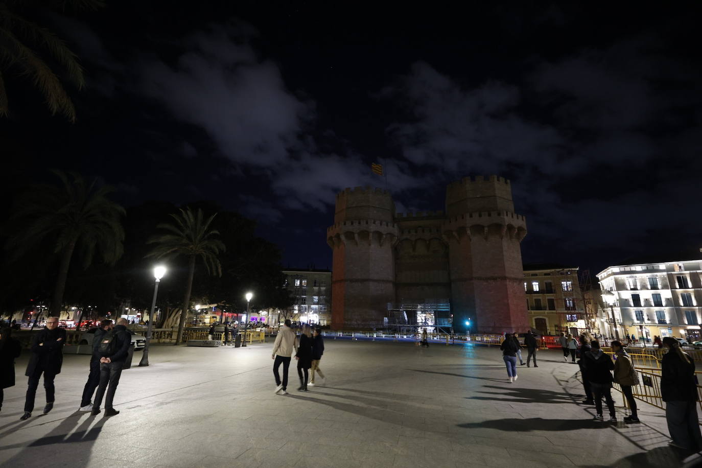 Fotos de las Torres de Serranos vacías en el día que tendría que haberse celebrado la Crida