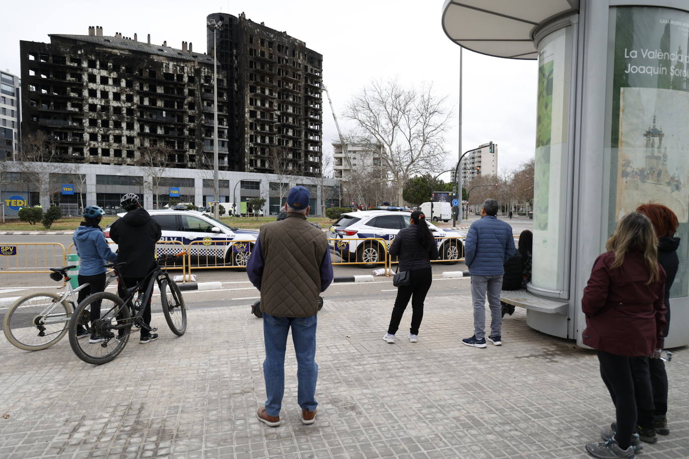 Fotos del altar en honor a las víctimas del incendio de Valencia