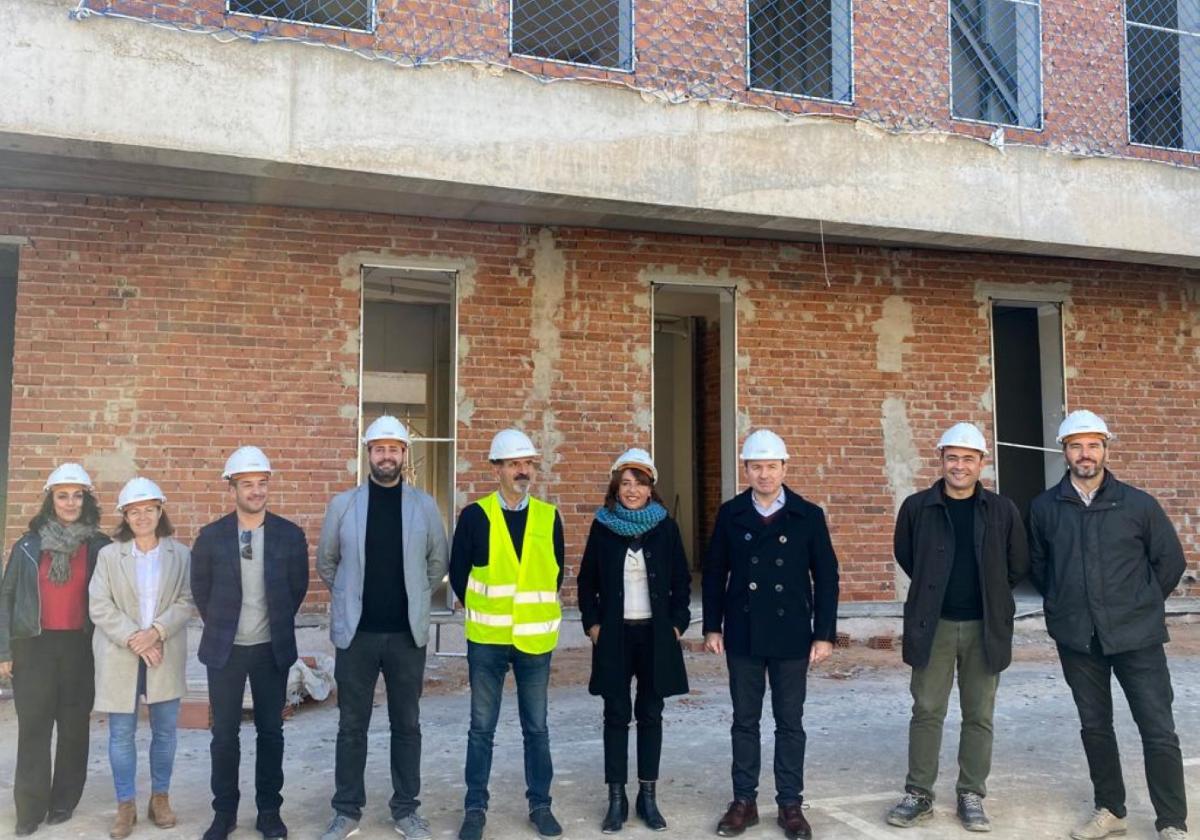 Valcárcel visita las obras del nuevo CEIP del municipio