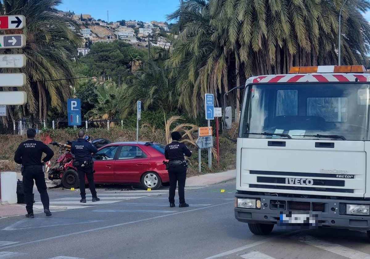 Los agentes en la zona del accidente.