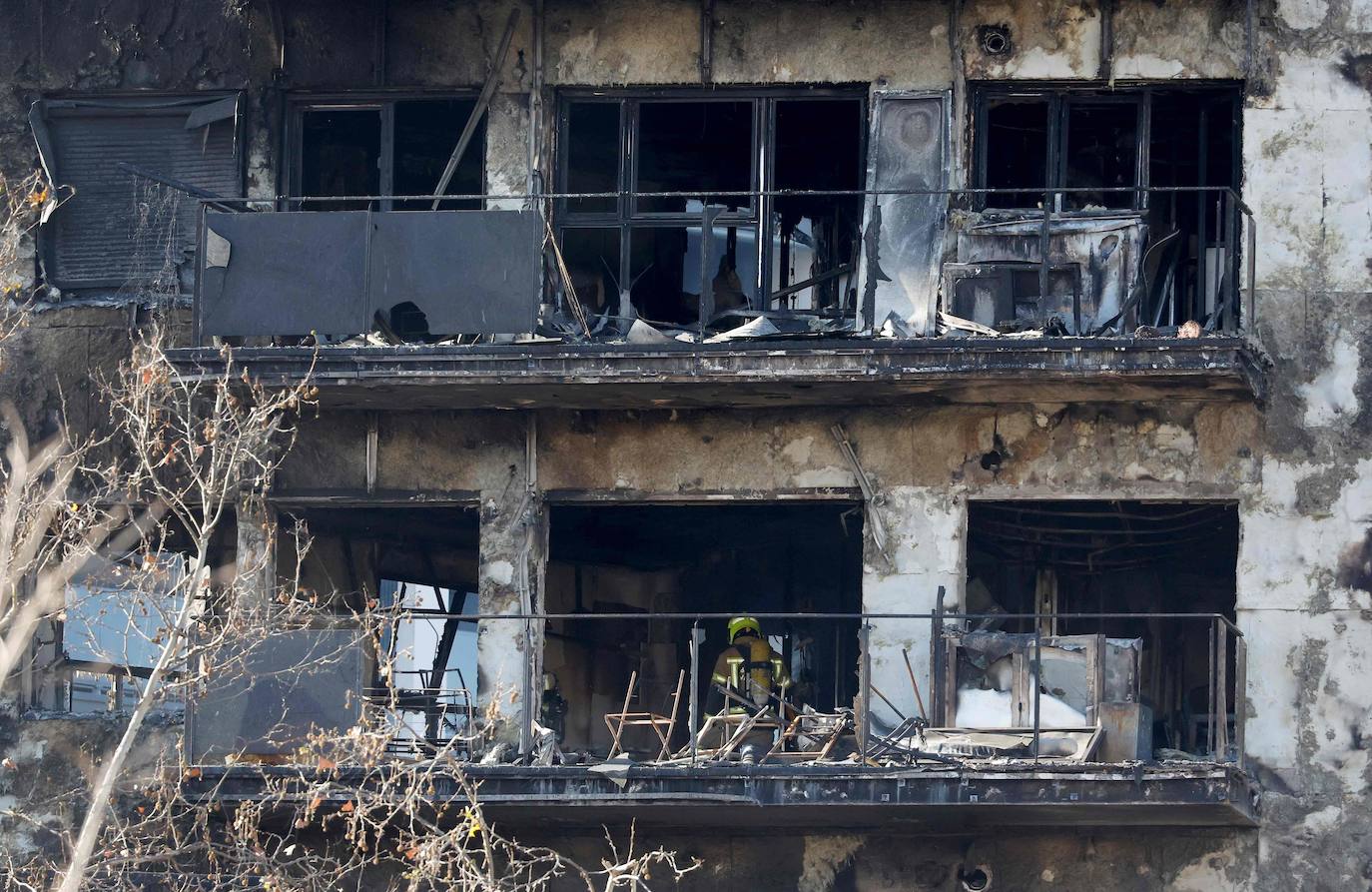 Así está el edificio incendiado en Campanar