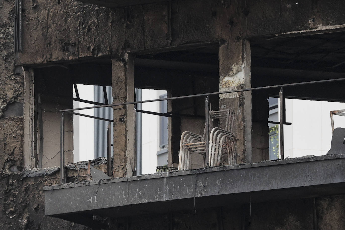 Así está el edificio incendiado en Campanar