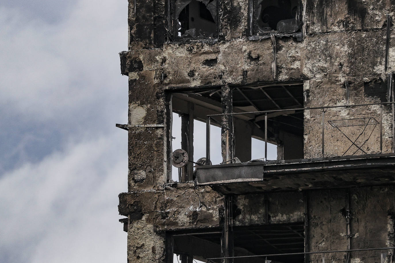 Así está el edificio incendiado en Campanar