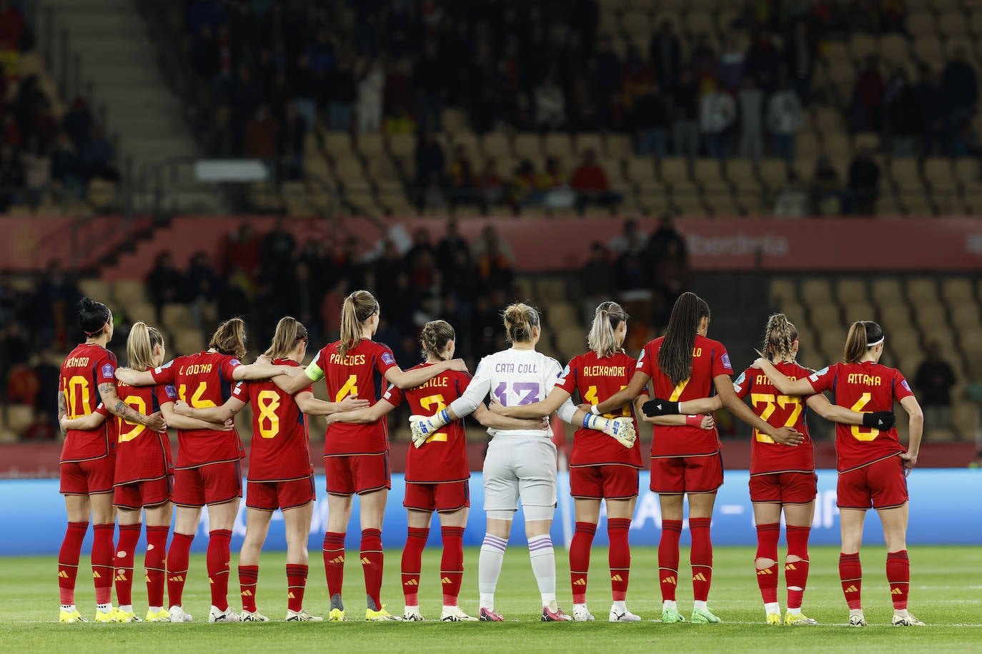 Las jugadoras de la selección española de fútbol previo al encuentro correspondiente a la semifinal de La Liga de Naciones en Sevilla