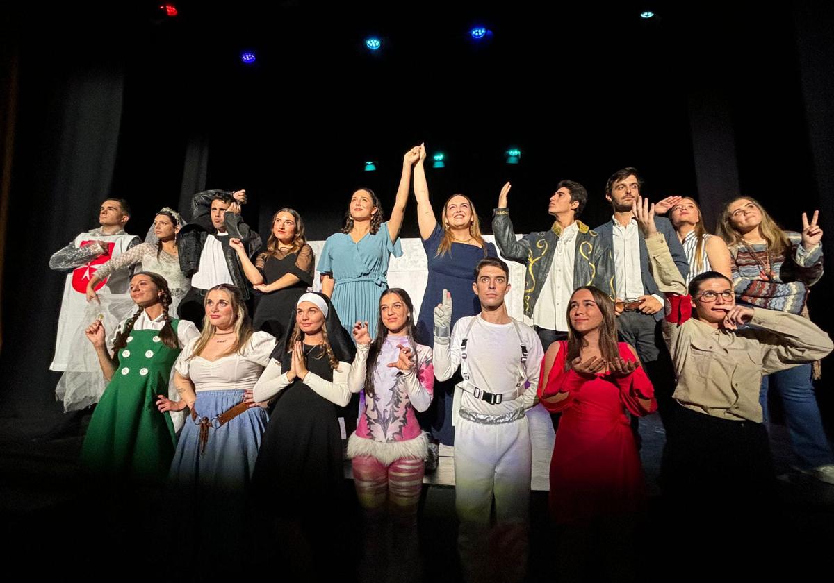 Fotos de T-Teatre, compañía de teatro creada en el colegio El Pilar de Valencia