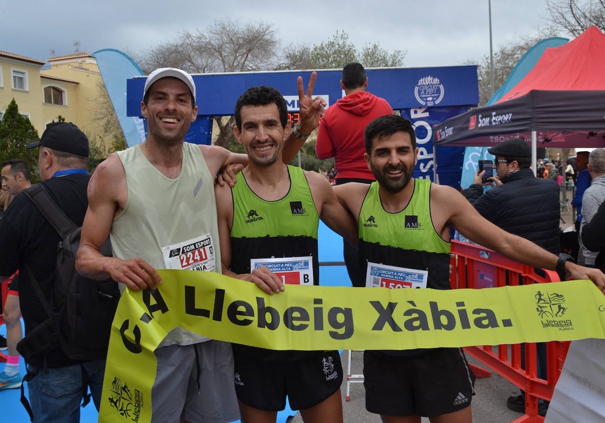 Los tres primeros clasificados en la carrera de Xàbia.