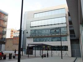 Exterior de la biblioteca de Alzira.