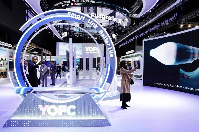 Fotos: el MWC lleva la IA a los teléfonos móviles