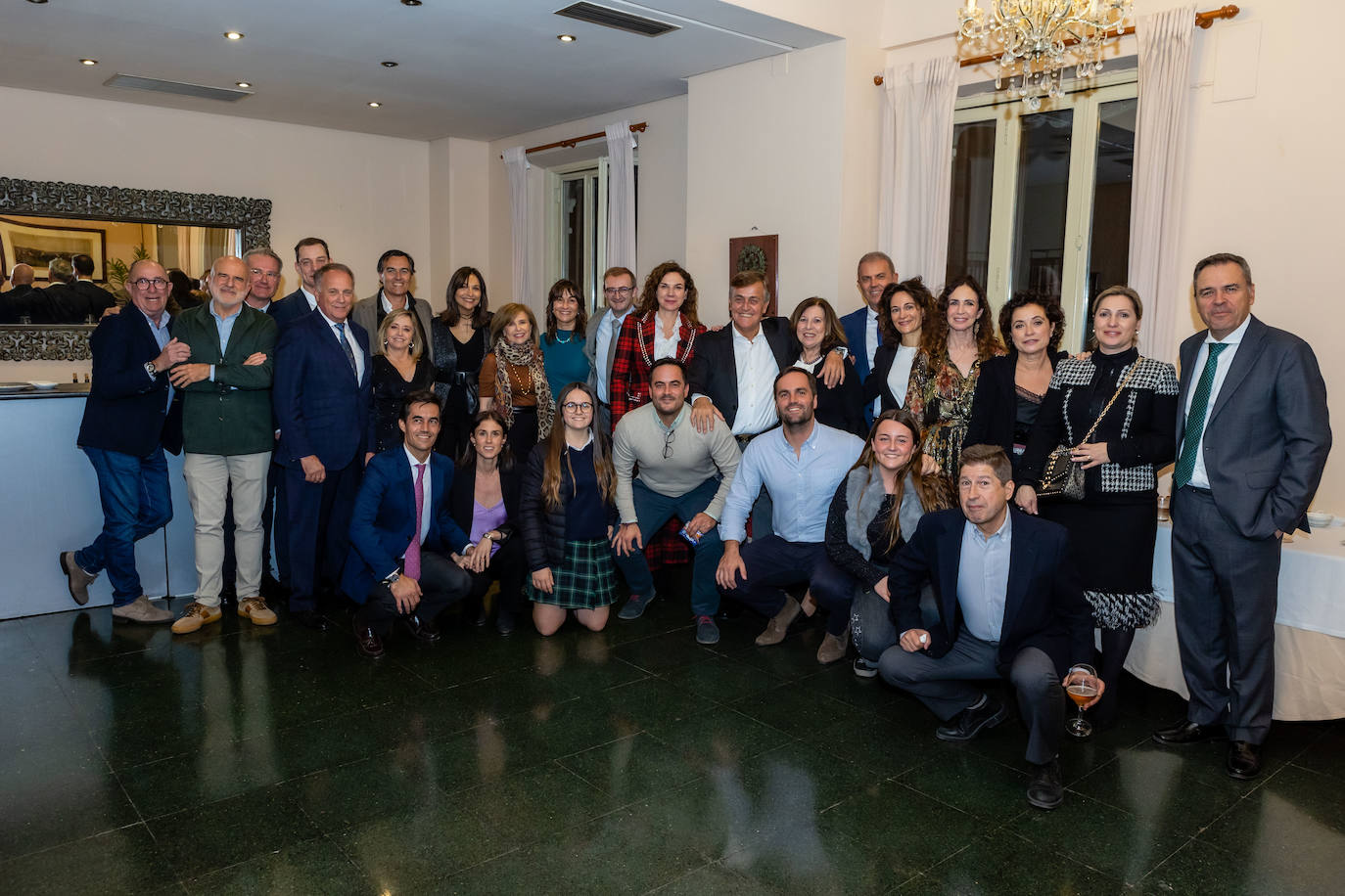 Familia y amigos de Vicente Domínguez, en la celebración por su nombramiento como miembro de la Real Academia de Cultura Valenciana.