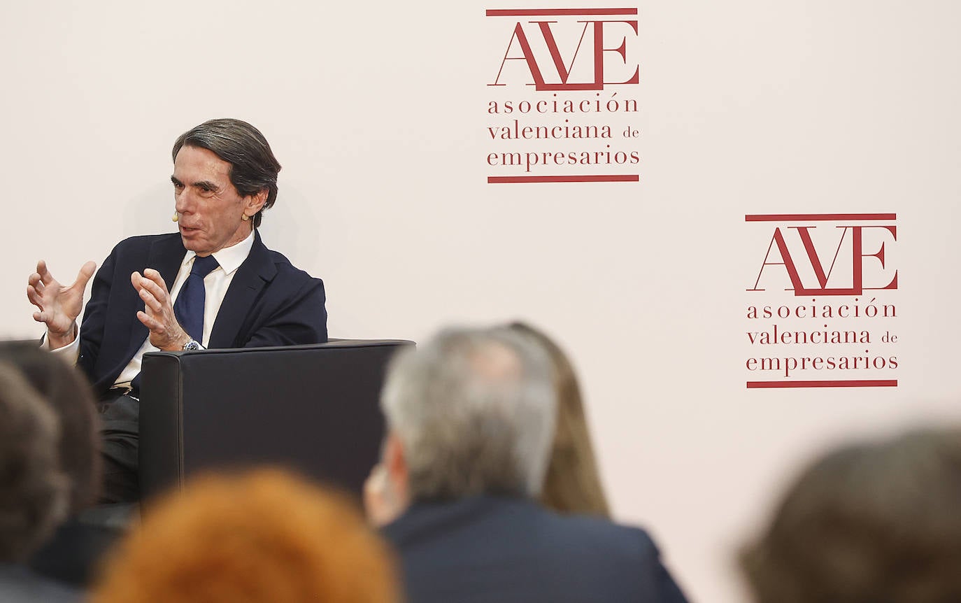 Fotos: Aznar acude a la asamblea de AVE, la Asociacion Valenciana de Empresarios