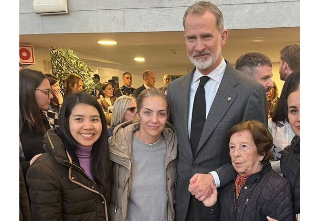 El Rey, junto a la mujer y la madre de David el pasado lunes.