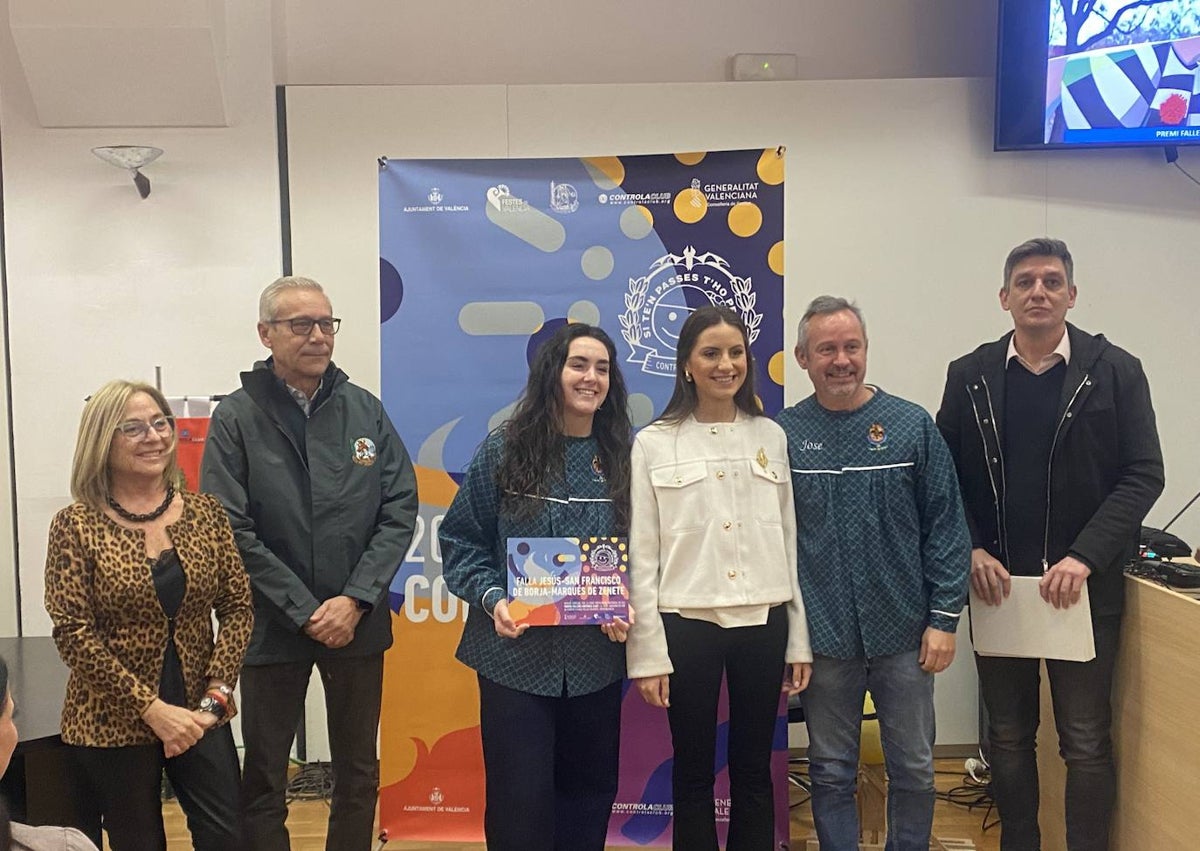 Imagen secundaria 1 - Entrega de diplomas a las fallas San Isidro, Jesús-San Francisco de Borja y Pintor Salvador Abril.